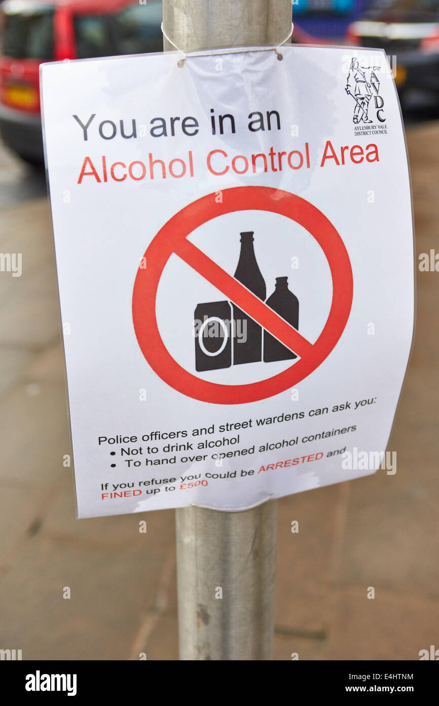 Melden Sie ein Verbot, das Trinken von Alkohol in der Öffentlichkeit Stockfoto