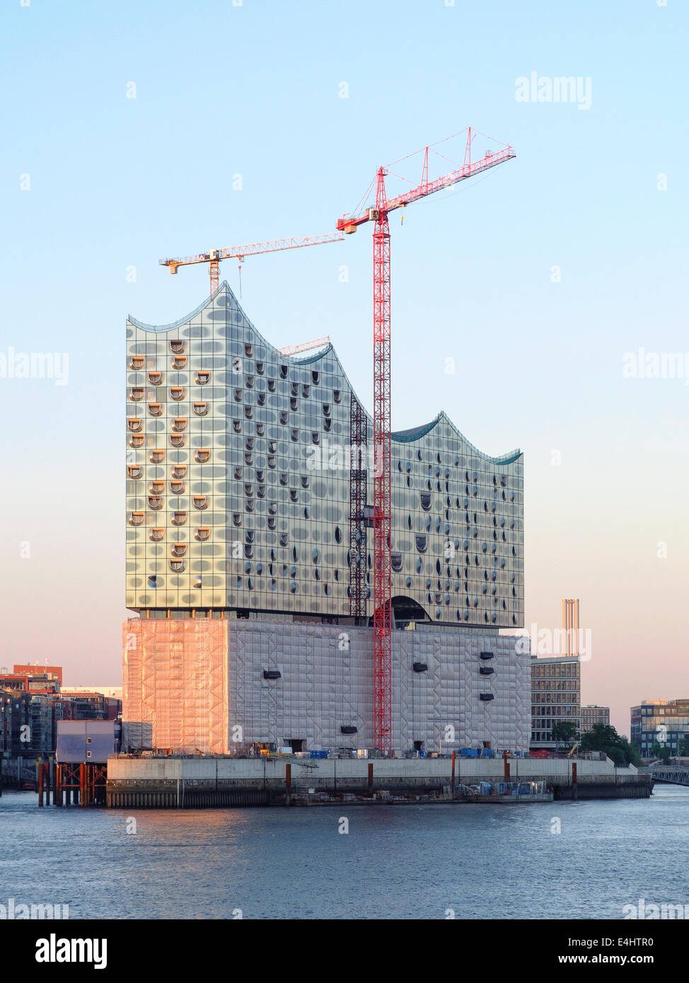 Die Elbphilharmonie Hochbau an einem Sommerabend in Hamburg, Deutschland im Sommer 2014. Stockfoto