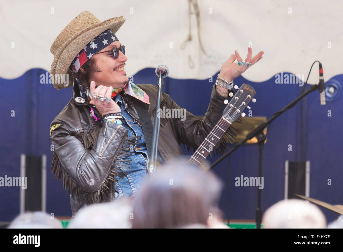 Adam Ant führt bei der 65-Jahr-Feier der Bar Italia in der Frith Street, Soho, London Stockfoto