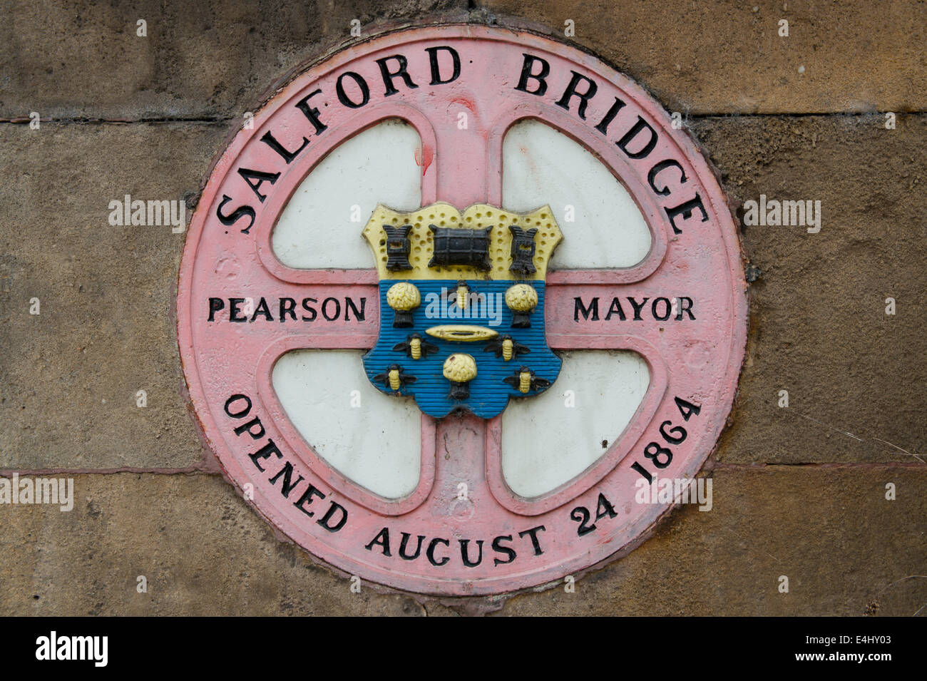 Plaque Kennzeichnung Bau Salford /Palatine Brücke / Kathedrale Ansatz über Fluß Irwell / Manchester Ship Canal Stockfoto