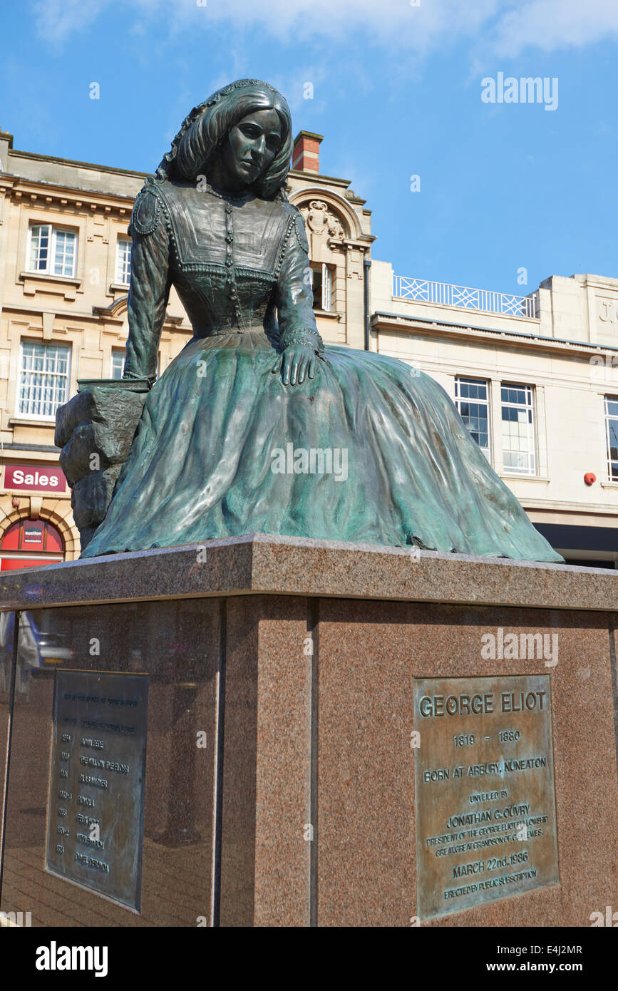 Statue des Mary Anne Evans dessen Pseudonym George Eliot Newdegate Square Nuneaton Warwickshire war Stockfoto