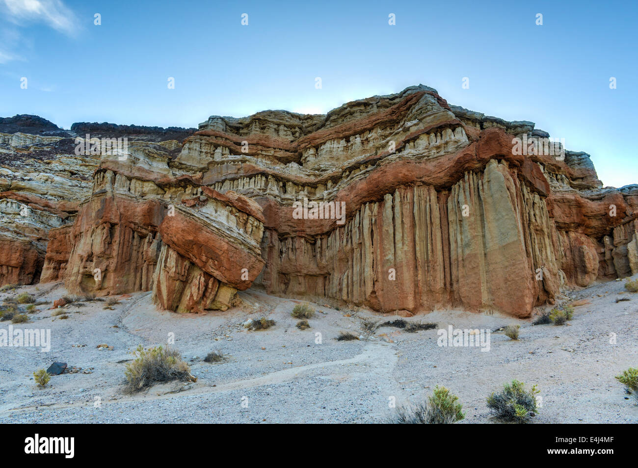 Red Rock Canyon State Park in Kern County, Kalifornien, USA mit malerischen einsamen Klippen, Buttes & spektakuläre Felsformationen. Stockfoto