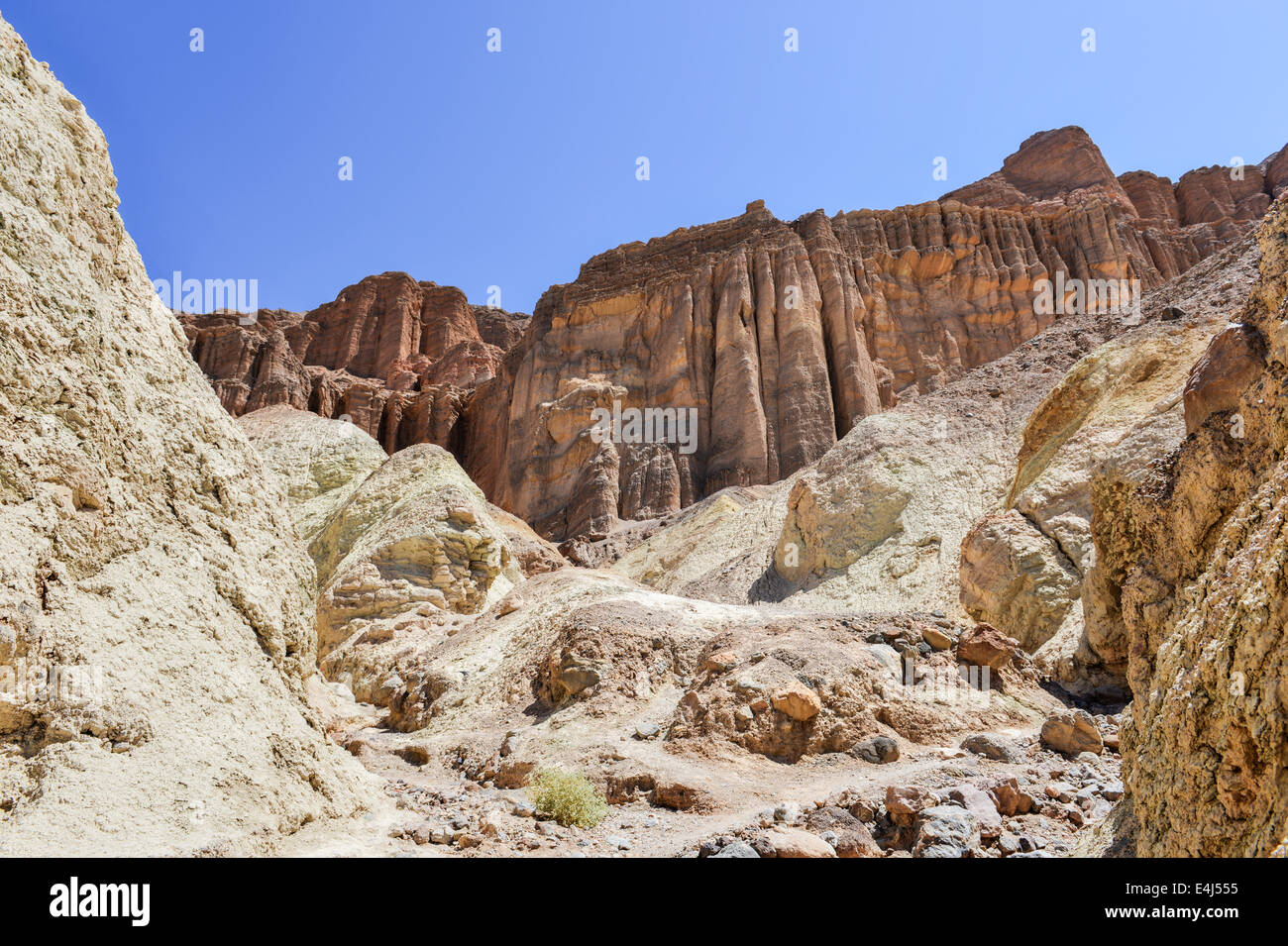 Golden Canyon, Death Valley Nationalpark, Kalifornien. Golden Canyon ist eine kurze Schlucht, die in bunten Sandstein schneidet Stockfoto