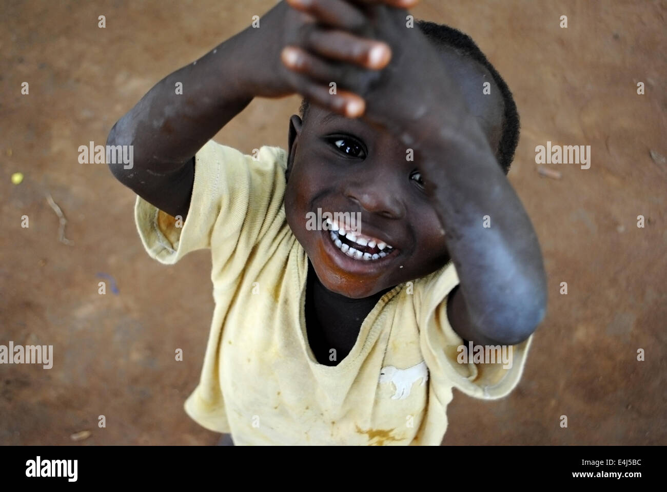 Porträt eines jungen lächelnd in Ghana, Afrika Stockfoto