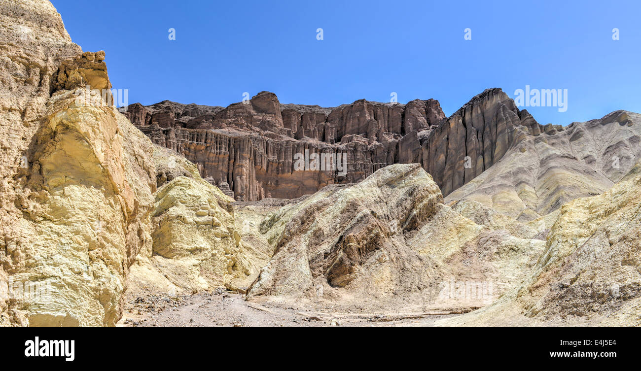 Golden Canyon, Death Valley Nationalpark, Kalifornien. Golden Canyon ist eine kurze Schlucht, die in bunten Sandstein schneidet Stockfoto