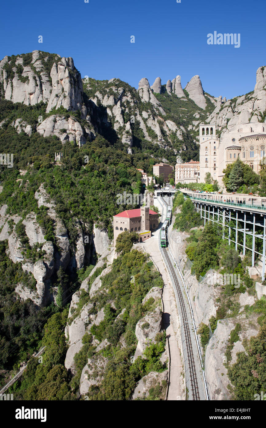 Montserrat Berge und Zahnradbahn, die Santa Maria de Montserrat Benediktiner Kloster in Katalonien, Spanien. Stockfoto
