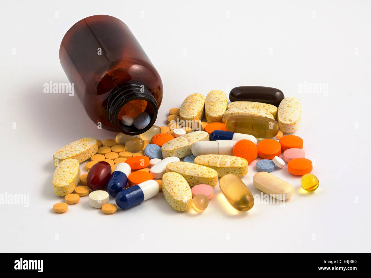 Eine typische Sammlung von Medikamenten und Behandlungen, die zu einem Patienten gegeben werden können, eine Situation, bekannt als Polypharma oder die gleichzeitige. Stockfoto