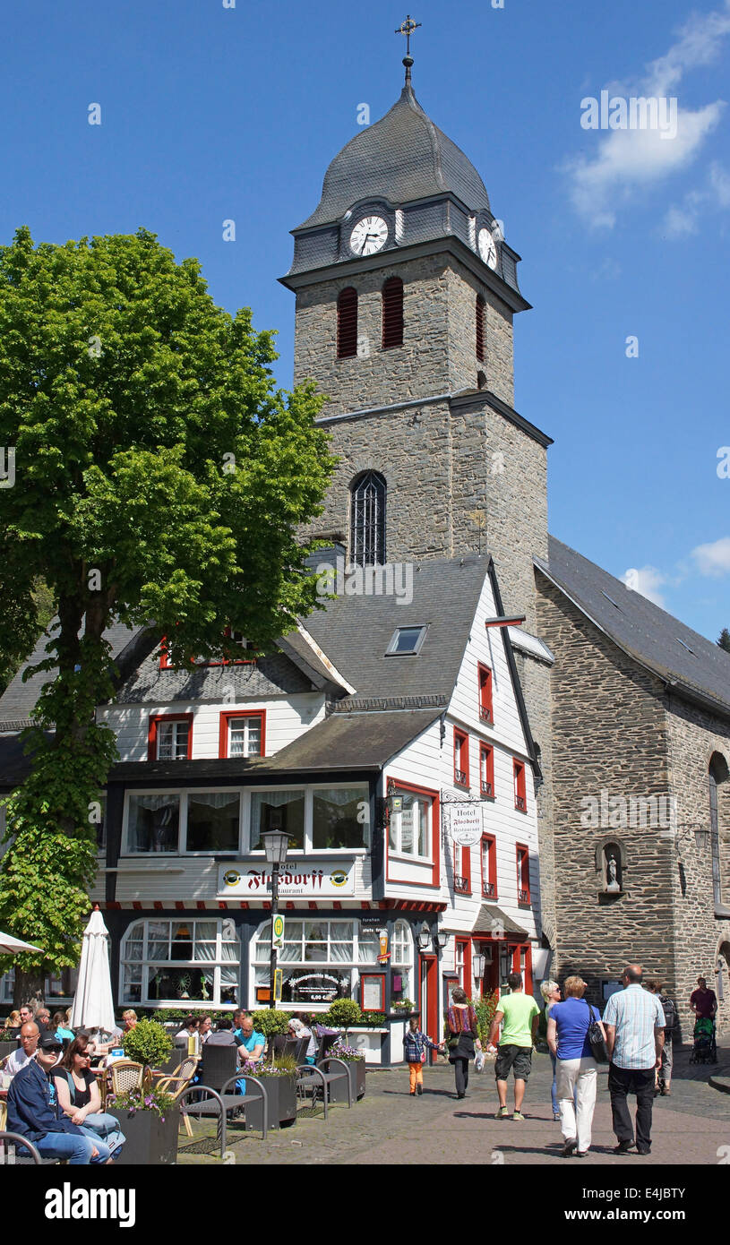 MONSCHAU, Deutschland - 18. Mai 2014: Typisches Dorf der Eifel am 18. Mai 2014 in Deutschland, Europa Stockfoto