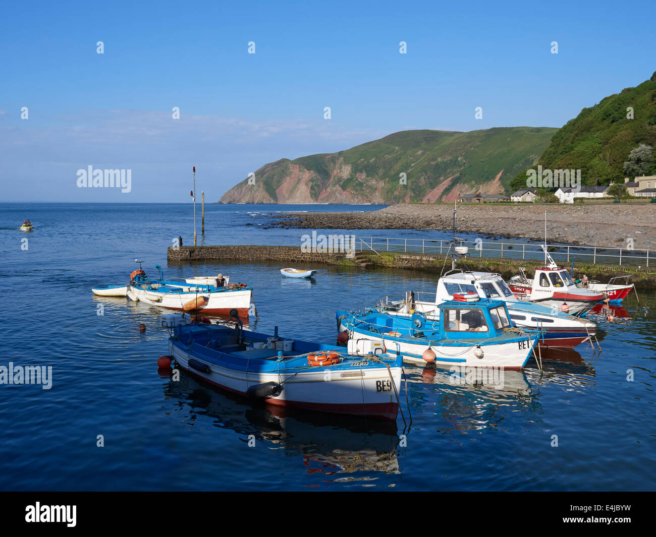 Lynmouth Harbour, Devon. Angelboote/Fischerboote Schaukeln auf der Flut. Stockfoto