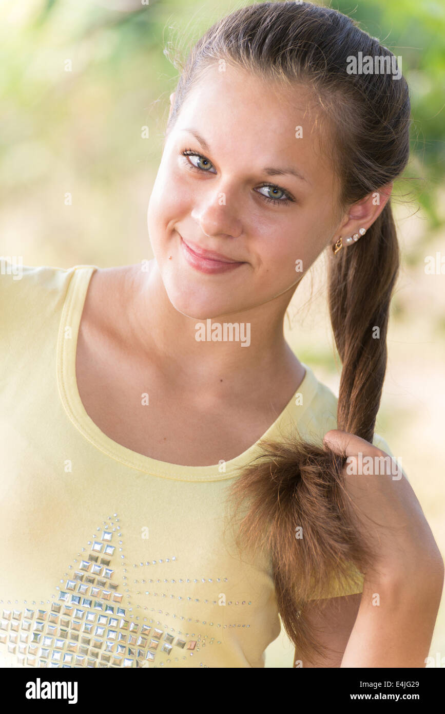 Mädchen 13 Jahre auf die Natur Stockfoto