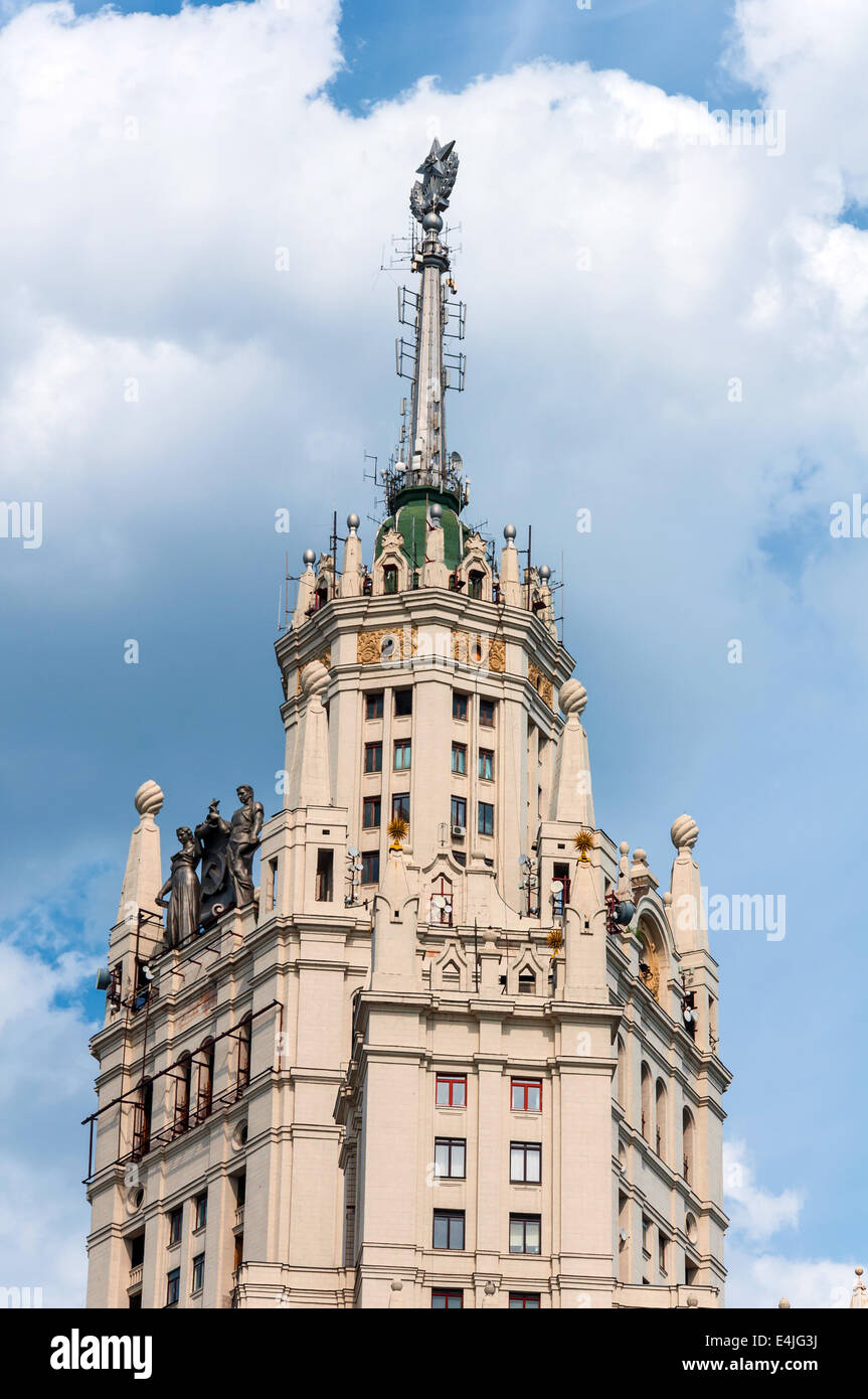 Stalin-Hochhaus an der Uferpromenade in Moskau, Russland Stockfoto