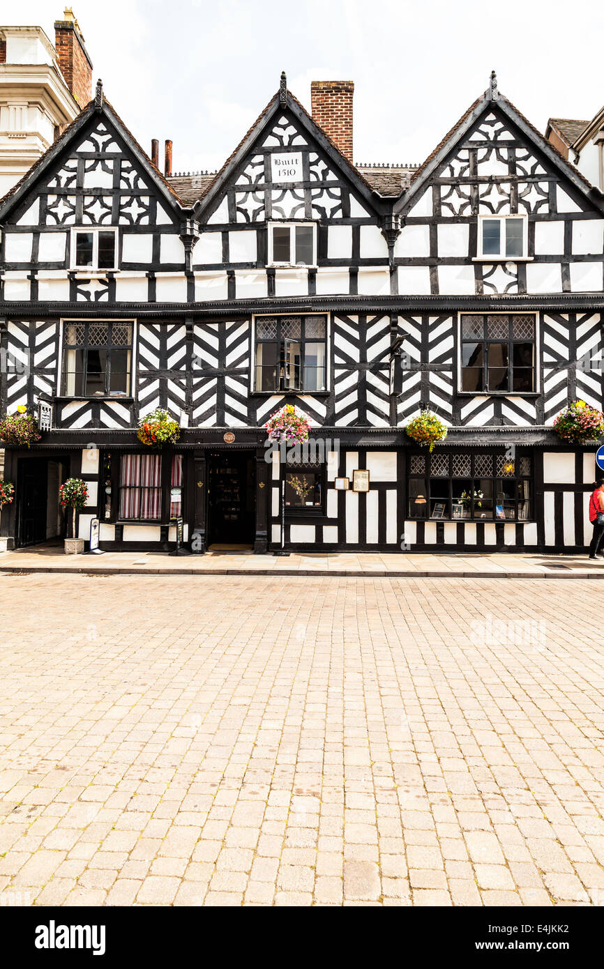 LICHFIELD, Großbritannien - erbaut 3. Mai 2014 - Vorderansicht des Tudor Cafés entlang der Bohrung Street, 1510, Lichfield, Staffordshire, Stockfoto