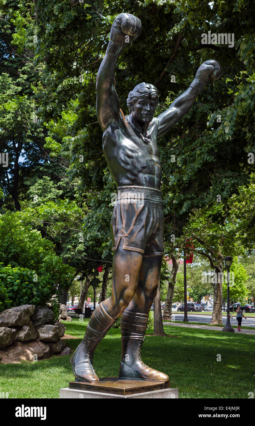 Statue von Sylvester Stallone als Rocky außerhalb des Philadelphia Museum of Art, Fairmount Park, Philadelphia, Pennsylvania, USA Stockfoto