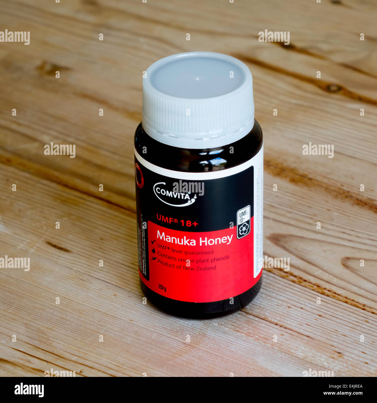 Glas Manuka Honig teuer, wie es Heilwirkung hat und eine Produktion nur Neuseeland Tee Baum Blüte begrenzte hat Stockfoto