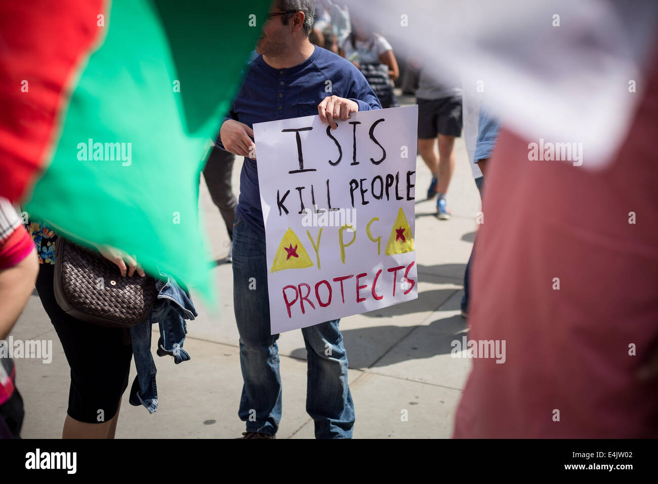 London, UK. 13. Juli 2014. London: Kurdische Demonstranten verurteilen Angriffe auf Zivilisten durch ISIS Credit: Guy Corbishley/Alamy Live News Stockfoto