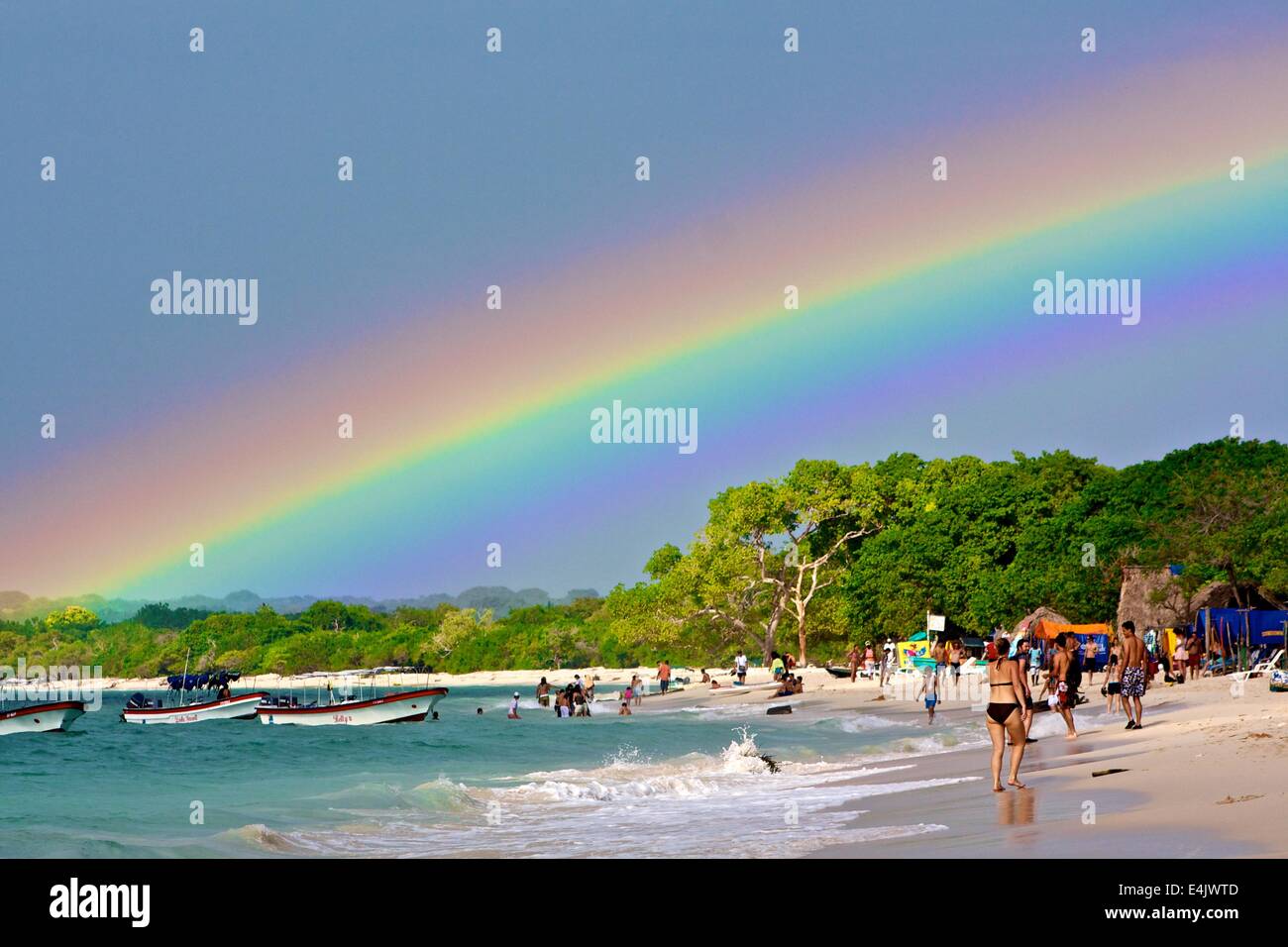 Ein Regenbogen in die Karibik-Strände. Playa Blanca. Cartagena de Indias, Kolumbien. Stockfoto