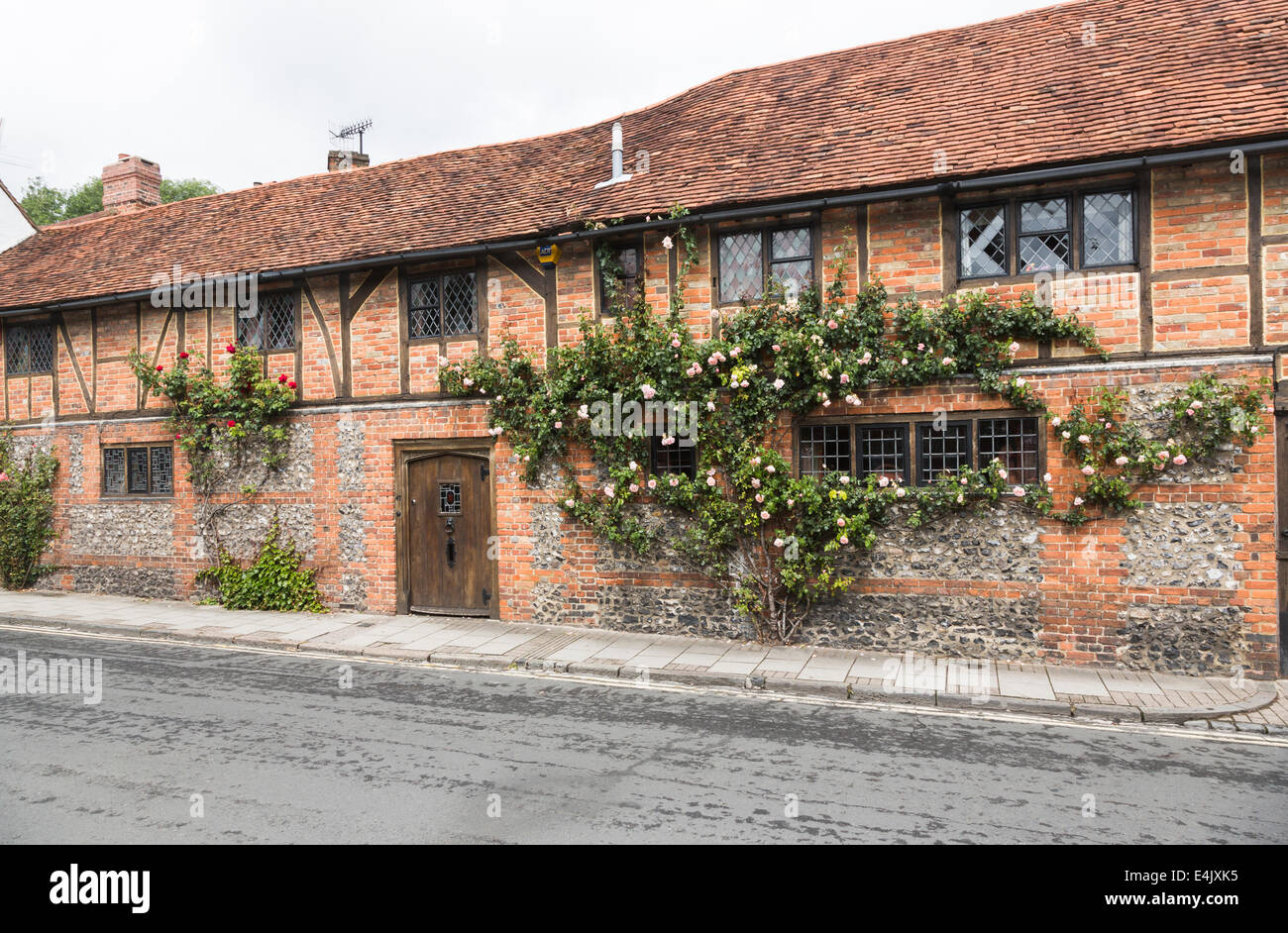 Aus rote Backstein gebaut Fachwerkhaus terrassenförmig angelegten Häuser in HenleyonThames