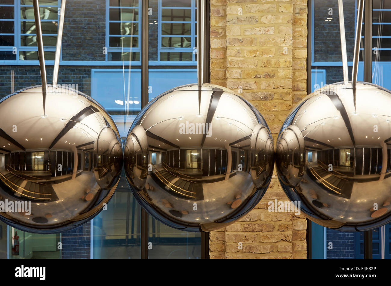 Buckley Gebäude, London, Vereinigtes Königreich. Architekt: BuckleyGrayYeoman, 2014. Detail der Designleuchten. Stockfoto