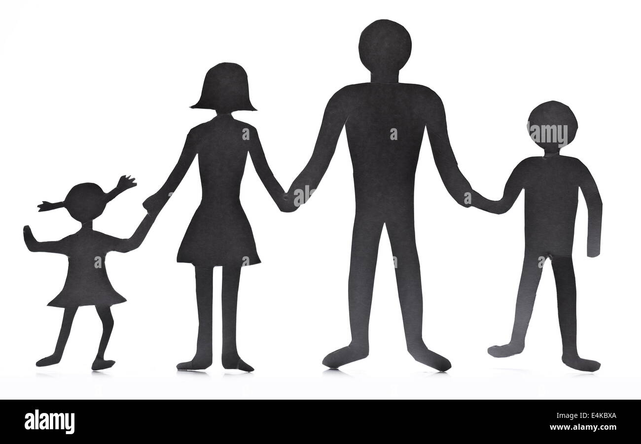 Pappfiguren der Familie auf einem weißen Hintergrund. Das Symbol der Einheit und des Glücks. Stockfoto