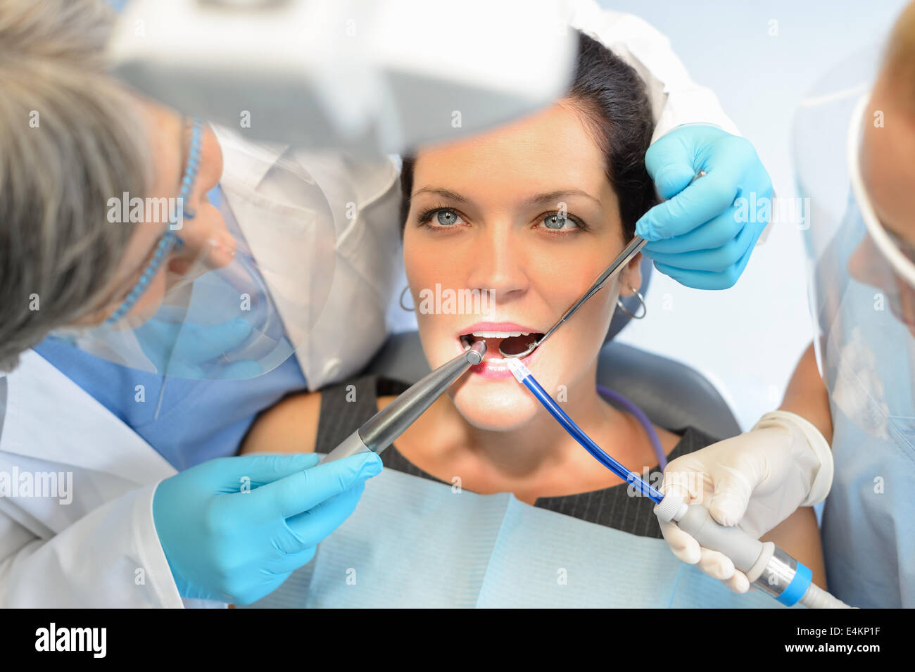 Gesunde Zähne Frau Patienten beim Zahnarzt Büro Karies Prävention Stockfoto