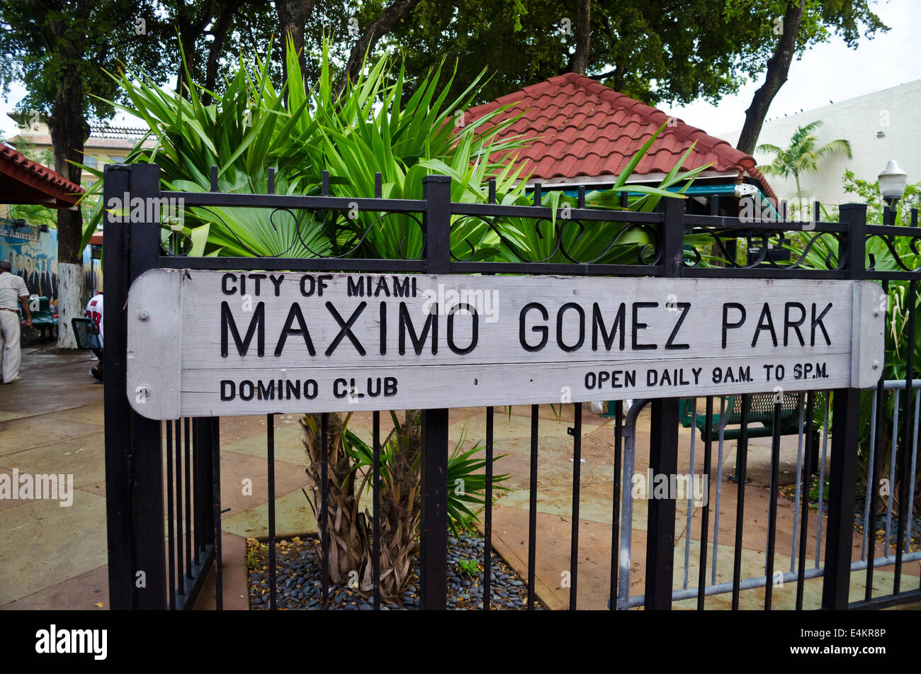 Melden Sie sich für den Maximo Gomez Park Domino Club im Stadtteil Little Havana von Miami, Florida. Stockfoto