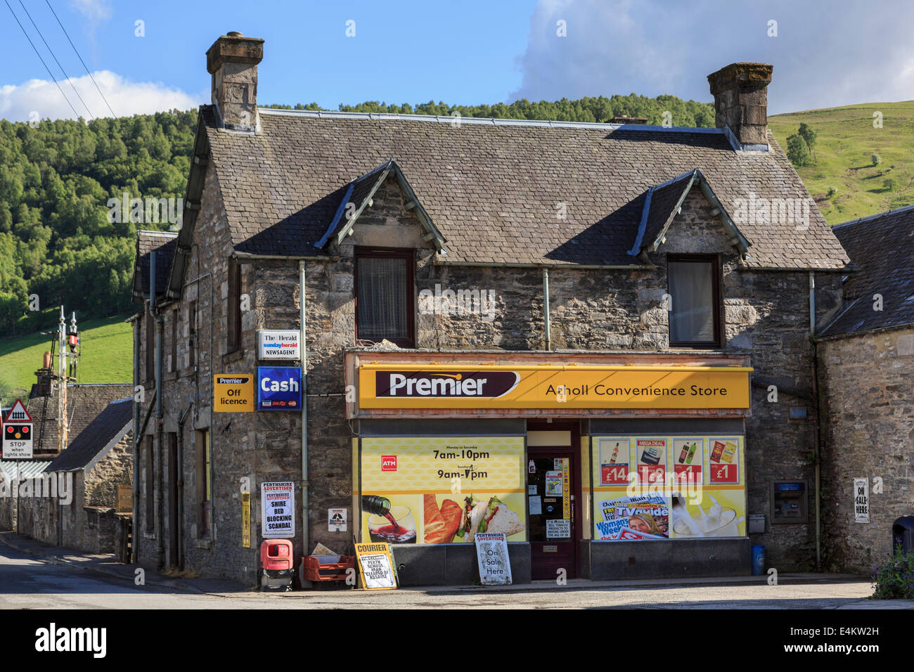 Führenden Convenience-Store und Zeitschriftenläden im Dorf von Blair Atholl, Perth und Kinross, Schottland, UK, Großbritannien Stockfoto