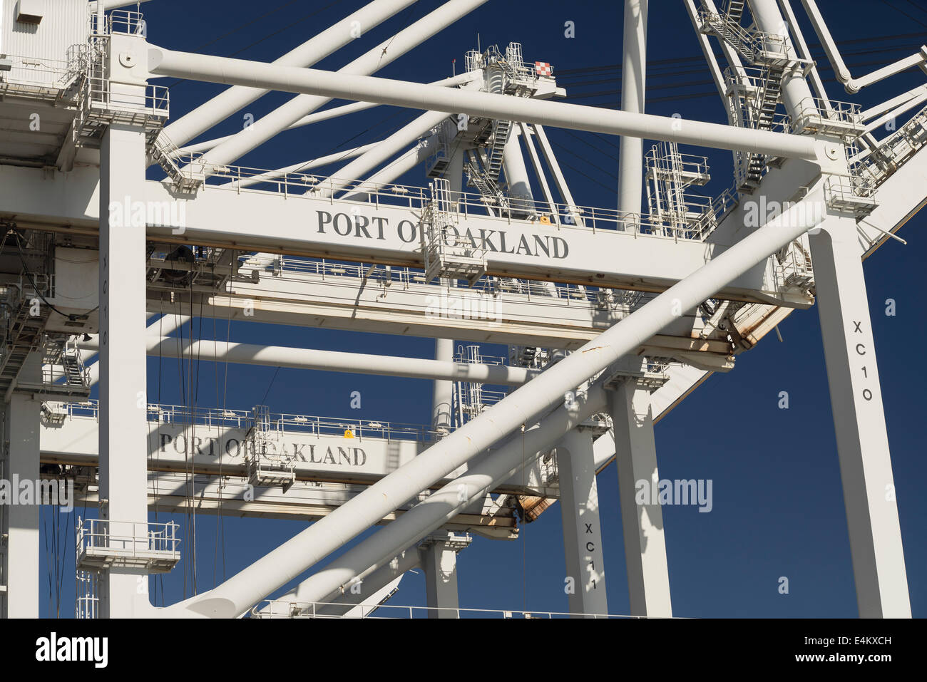 Fracht, Ladekranen und See-Container im Hafen von Oakland. Stockfoto