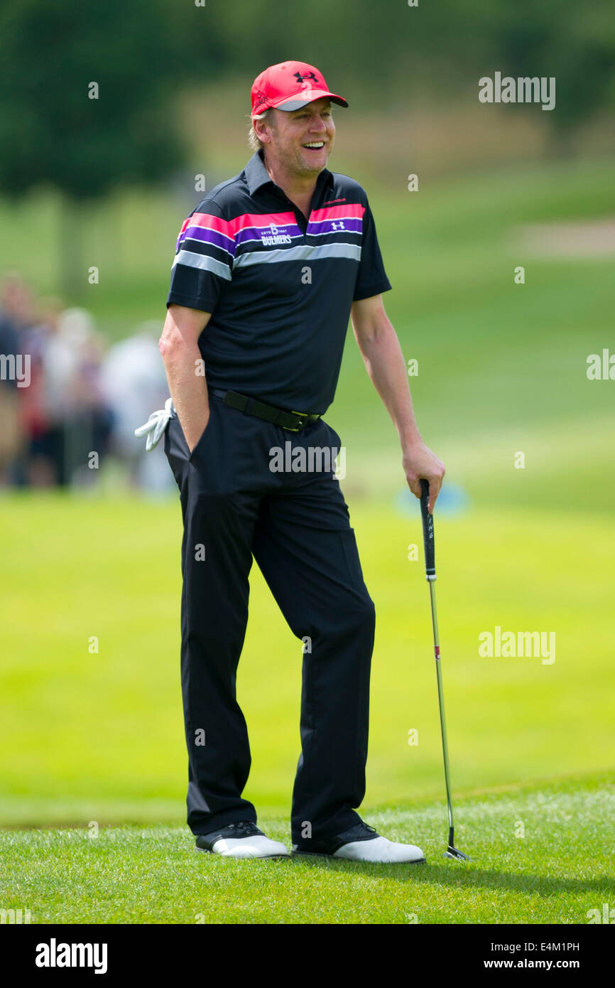 Welsh Komiker Rob Brydon Celebrity Golf Cup in Celtic Manor, South Wales zu spielen. Stockfoto