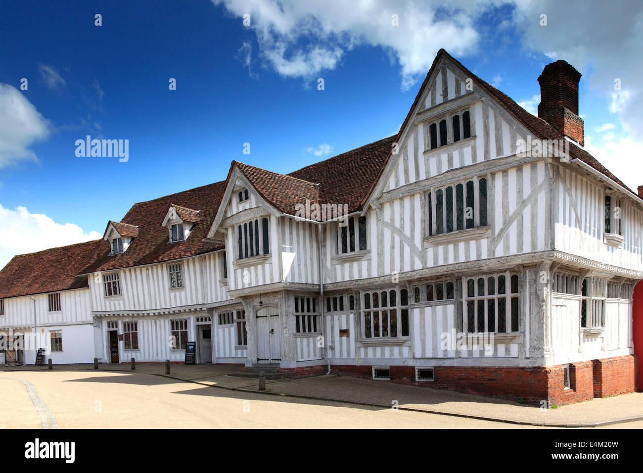 Das Corpus Christi Rathaus, Marktplatz, Lavenham Dorf, Suffolk County, England, Großbritannien. Im 16. Jahrhundert erbaut. Stockfoto