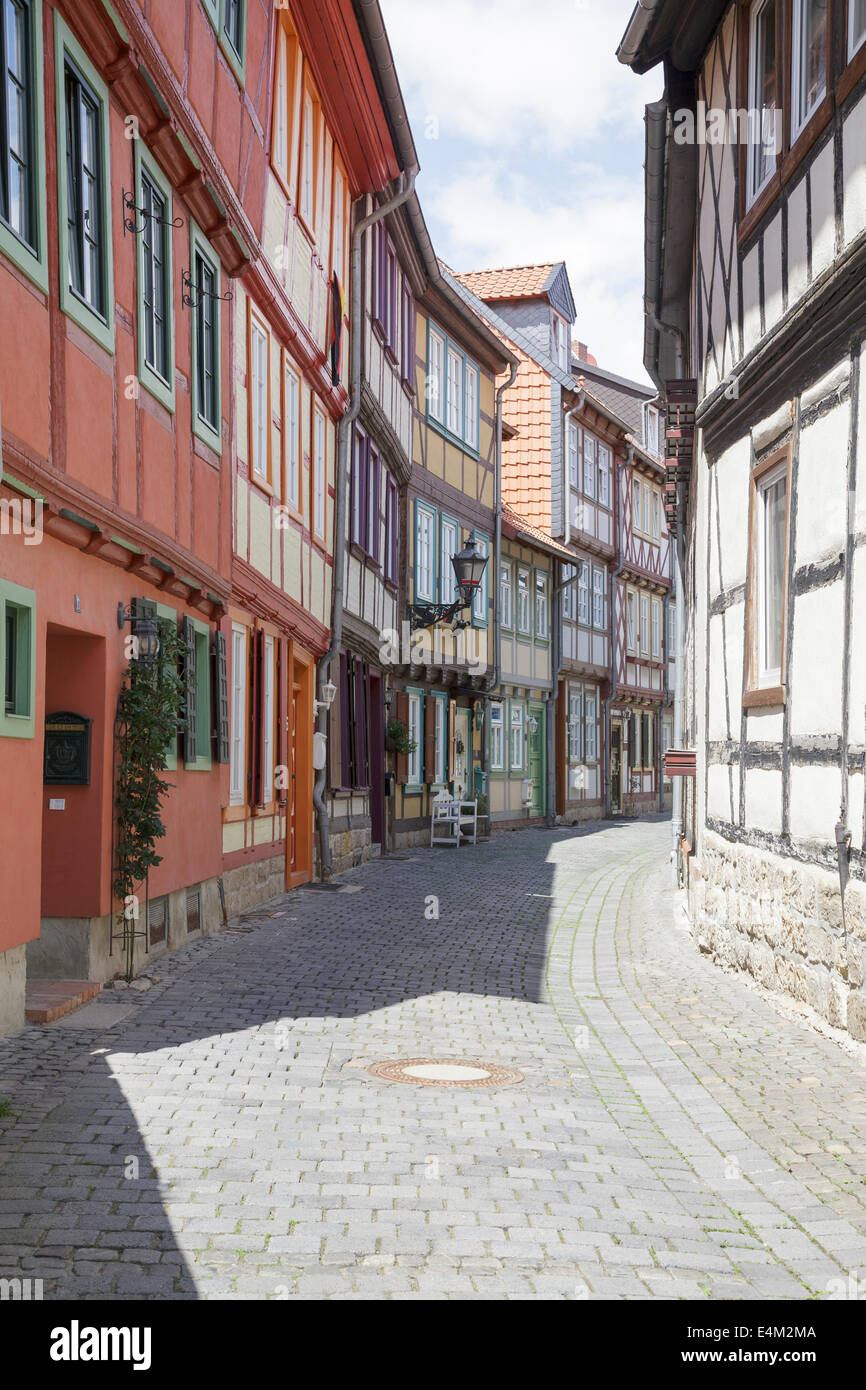 Rosenwinkel, eine typische Straße in der Altstadt mit restaurierten Fachwerkhäusern, Halberstadt, Sachsen-Anhalt, Deutschland Stockfoto
