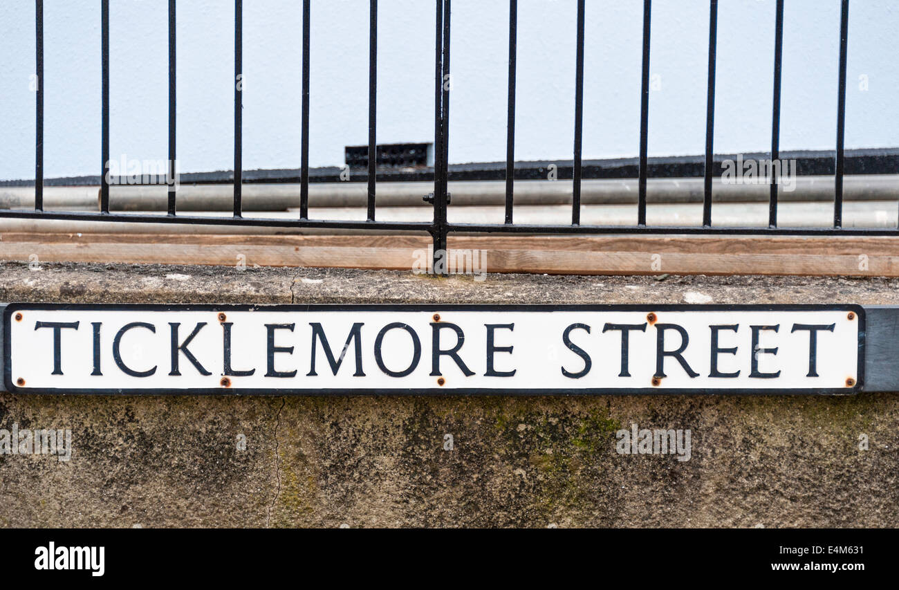 Straßenschild für Ticklemore Street in Totnes, Devon Stockfoto