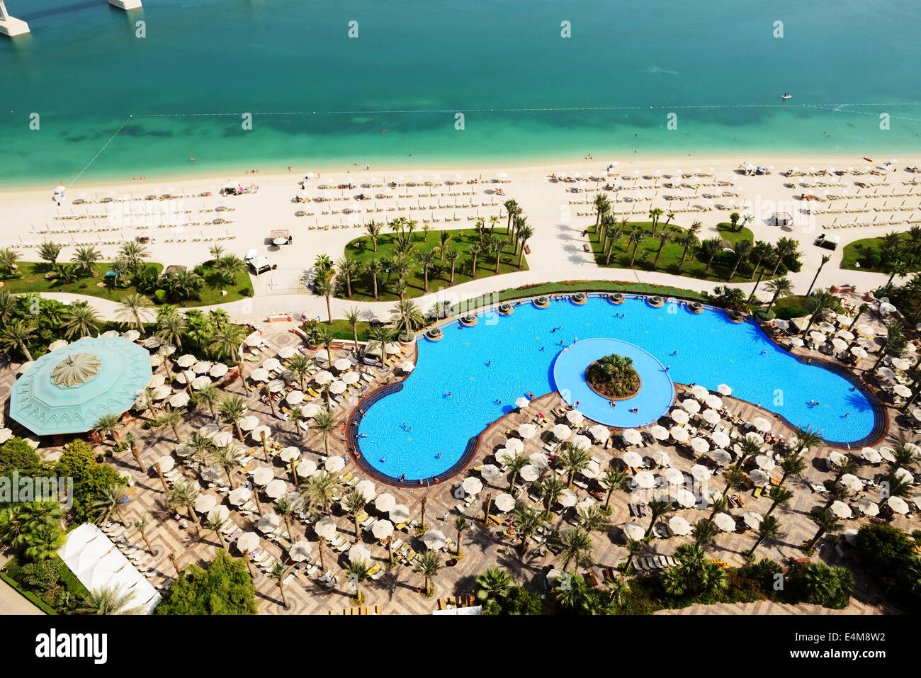Blick auf Strand von künstlichen Insel Jumeirah Palm, Dubai, Vereinigte Arabische Emirate Stockfoto