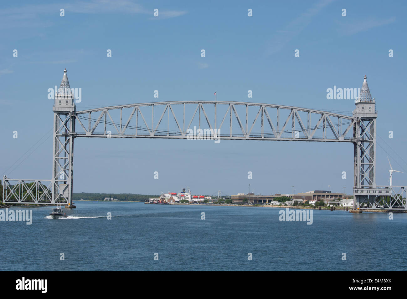 Massachusetts, Bourne, Atlantic Intracoastal Waterway. Cape Cod Canal, Cape Cod Bay Buzzards Bay verbinden. Eisenbahnbrücke. Stockfoto