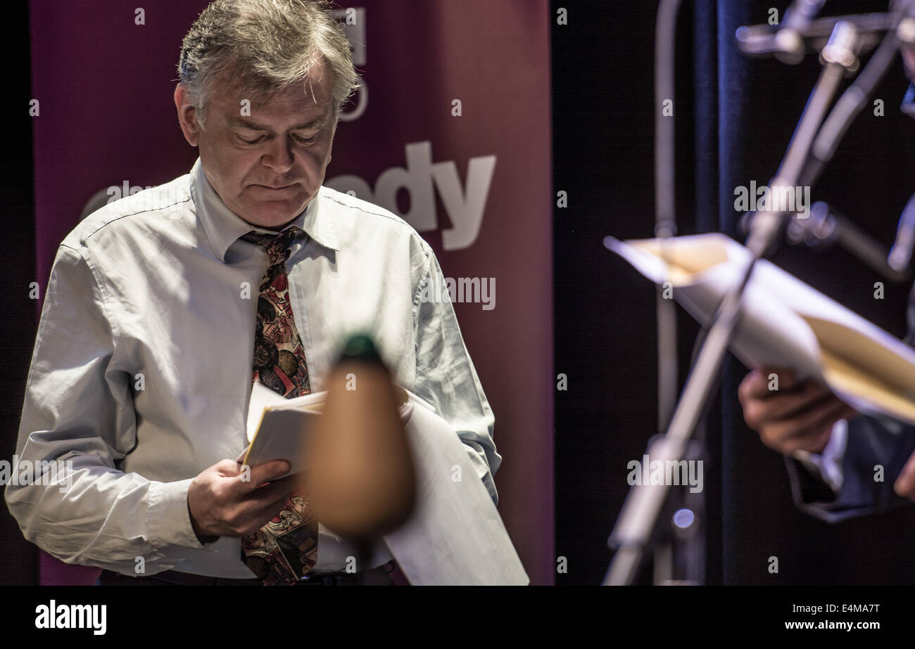 Aufzeichnung von BBC Radio 4 'The Missing Hancocks"Darsteller Kevin McNally. BBC Broadcasting House, Radio Theater, Frühjahr 2014, Stockfoto