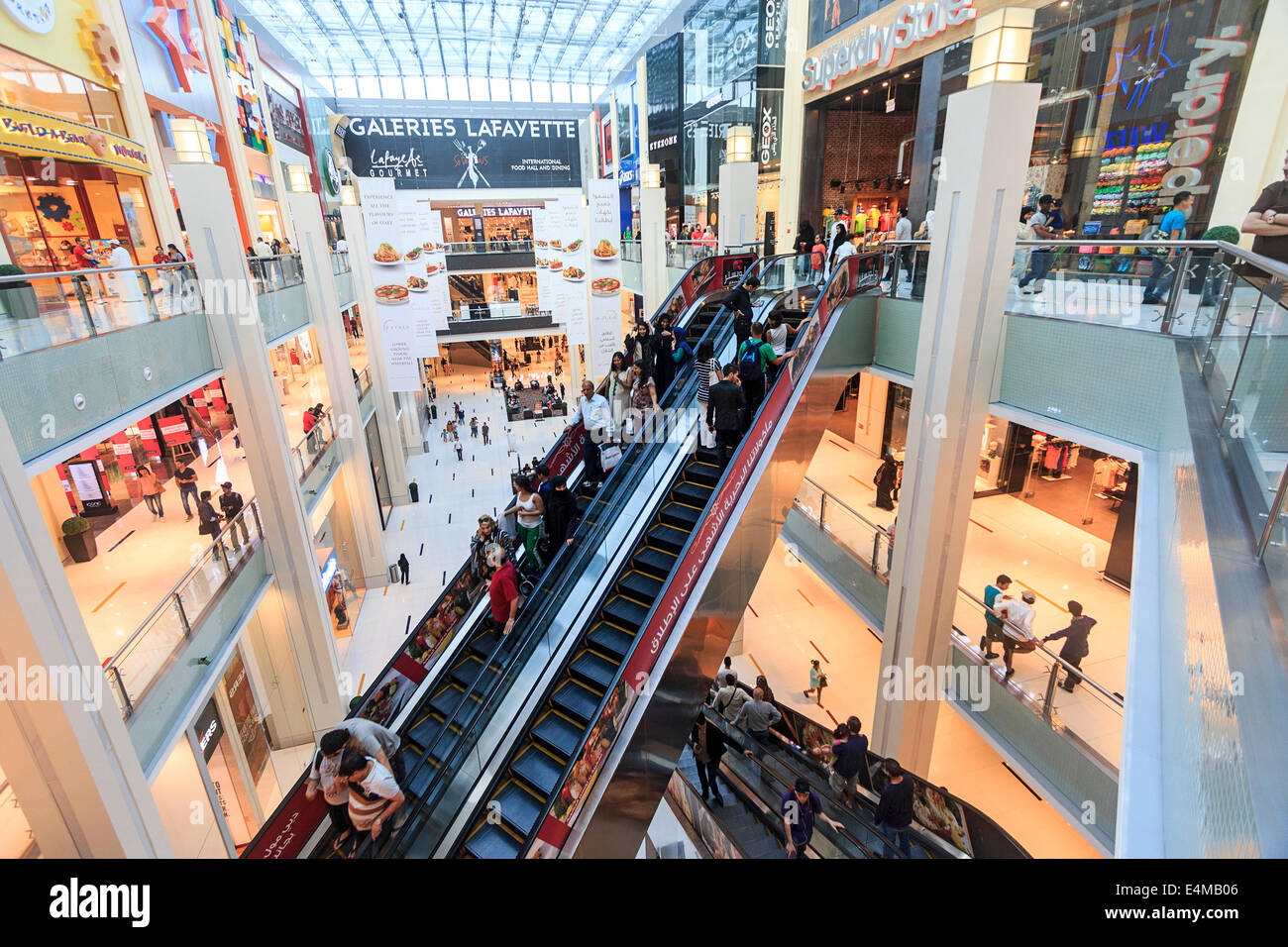 Dubai Mall, eines der größten Einkaufszentren der Welt mit 1.200 Geschäfte und vieles mehr Stockfoto