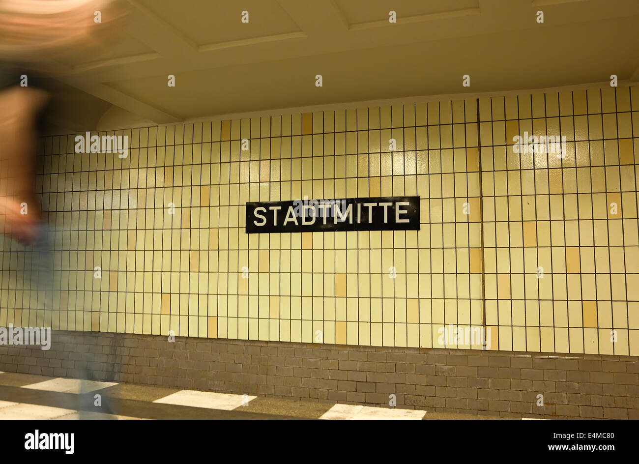 Deutschland, Berlin, Mitte, Club u-Bahnstation Plattform. Stockfoto