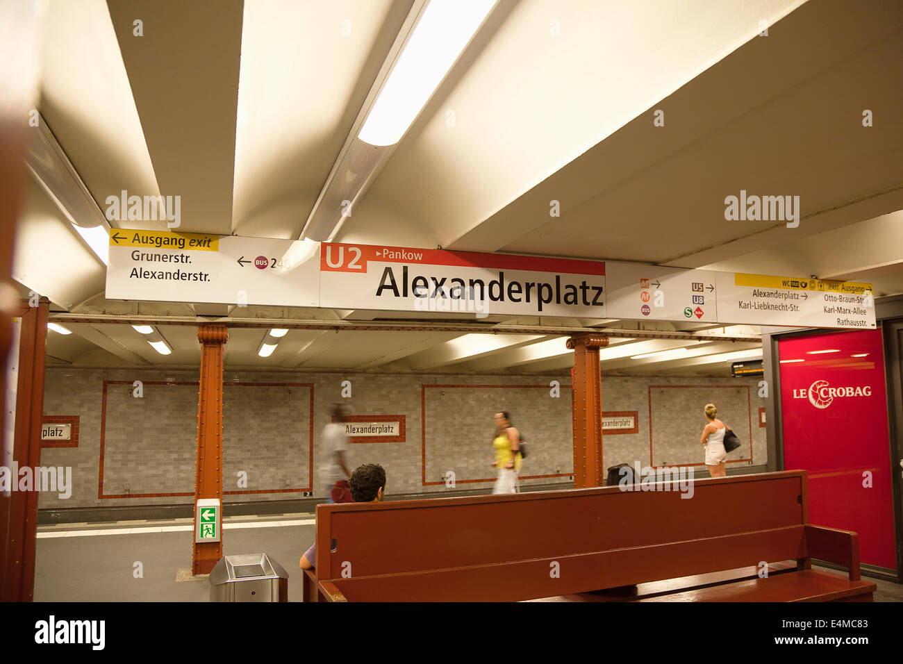 Deutschland, Berlin, Mitte, Alexanderplatz, u-Bahnsteig. Stockfoto