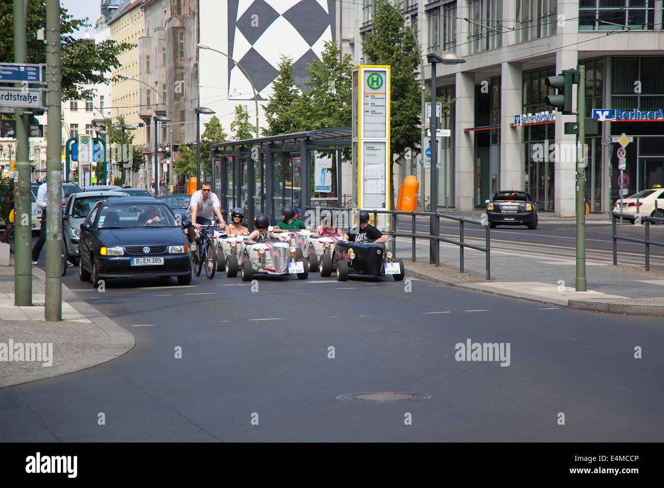 Deutschland, Berlin, Mitte, Tour der Stadt en Miniature ziehen Rennwagen. Stockfoto