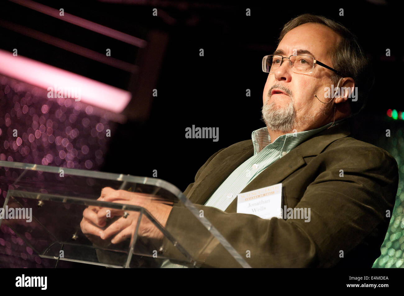 Dr. Jonathan Wells, US-amerikanischer Molekularbiologe, vor einem Publikum von Atlanta über Intelligent Design und Entwicklung. Stockfoto