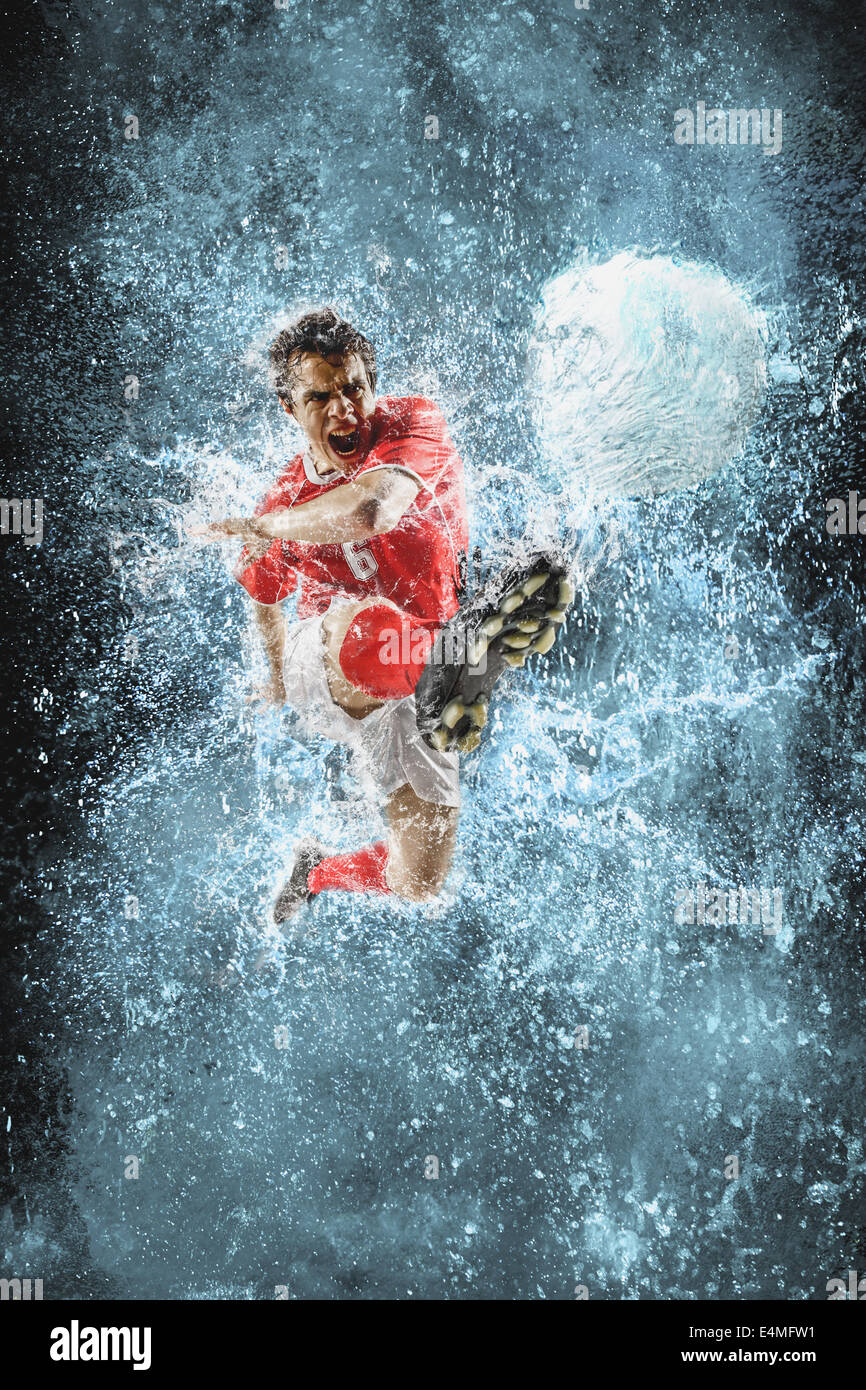 Fußball-Spieler den Ball Stockfoto