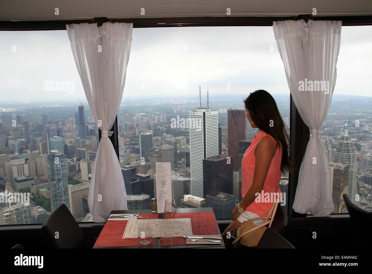 Schönen peruanischen amerikanischem Vorbild die Aussicht genießen Stockfoto