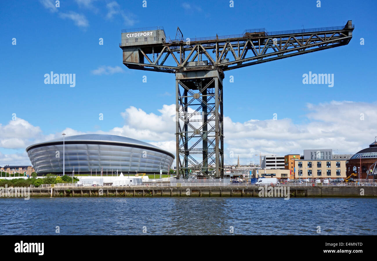 Die SSE Hydro in SECC in Glasgow mit Zelten für die Commonwealth Games 2014 Events und Finnieston Komplex erhalten Kran Zentrum. Stockfoto