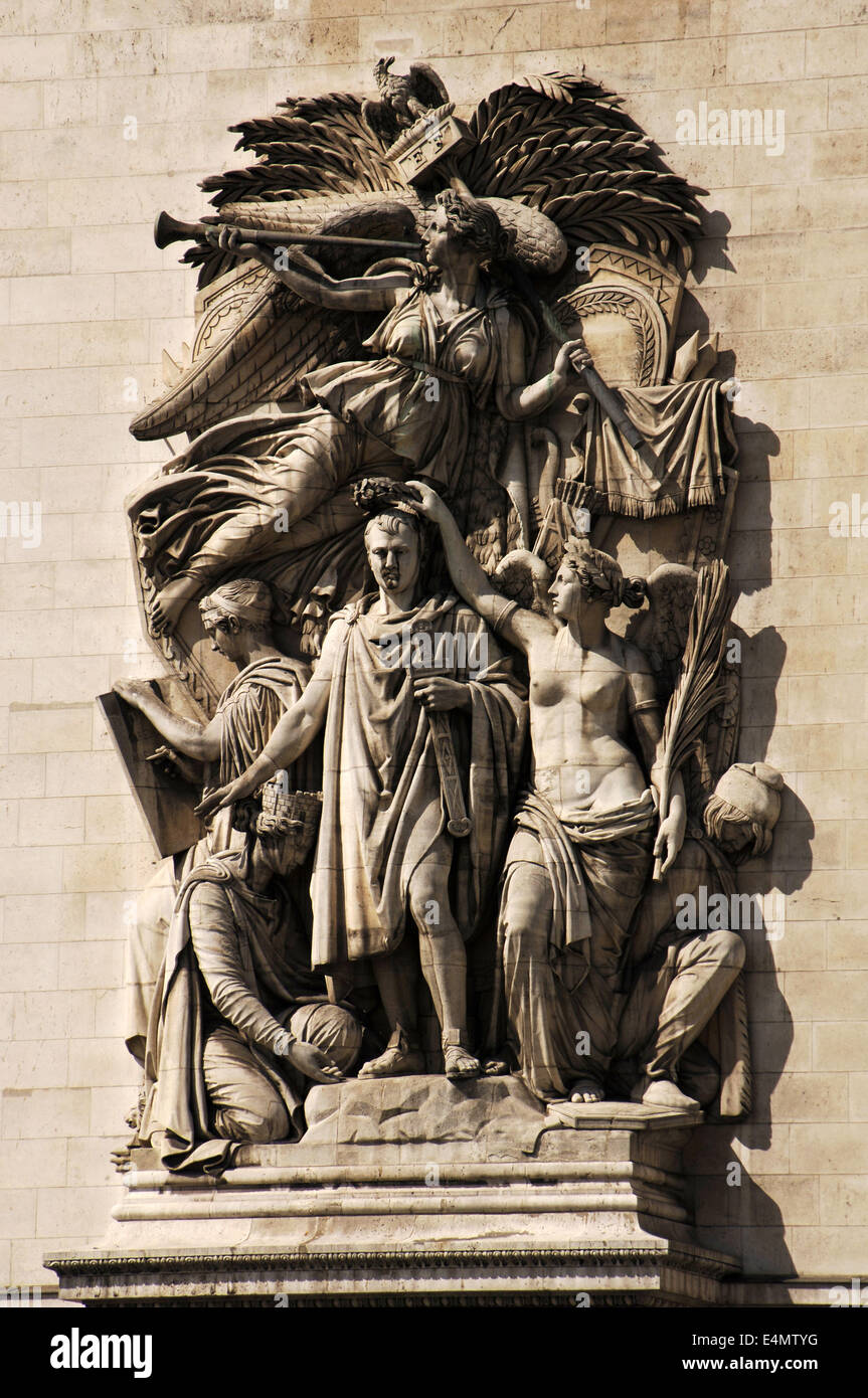Frankreich. Paris. Arc de Triomphe. "Le Triomphe" von Jean-Pierre Cortot.  Napoleon, gekrönt von der Göttin des Sieges, 1810. Stockfoto