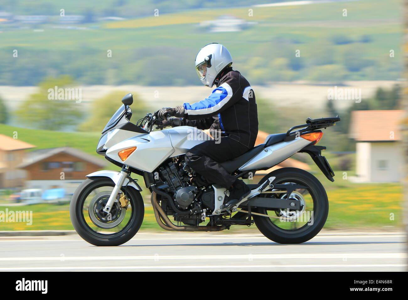 Biker auf dem Lande Stockfoto