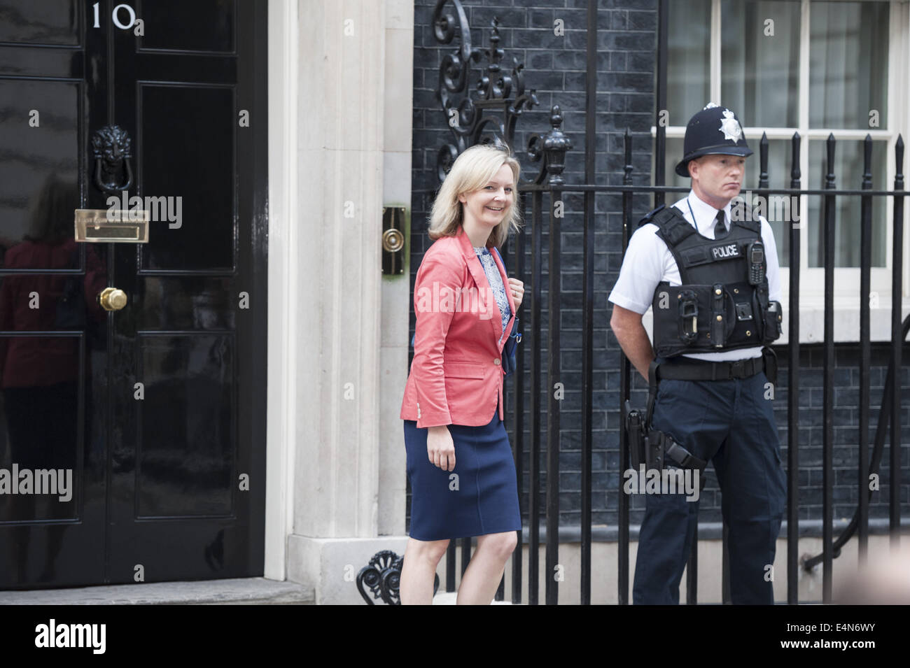15. Juli 2014 - London, UK - neu gemischt Schrank kommen in der Downing Street in London für ihre wöchentlichen Treffen. Im Bild: Liz Truss MP. (Kredit-Bild: © Lee Thomas/ZUMA Draht) Stockfoto