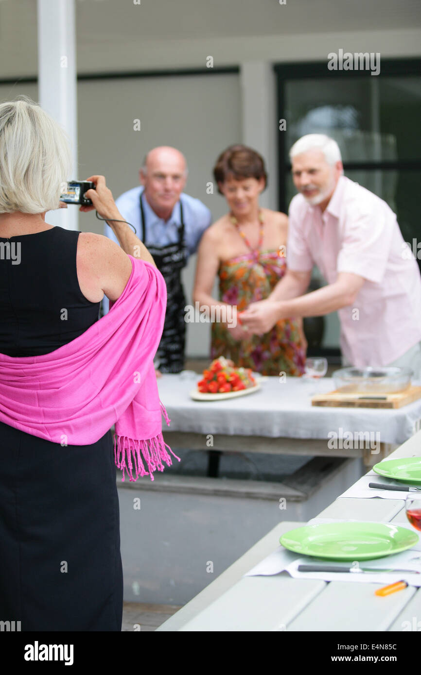 Freunde, die ihr Bild genommen Stockfoto