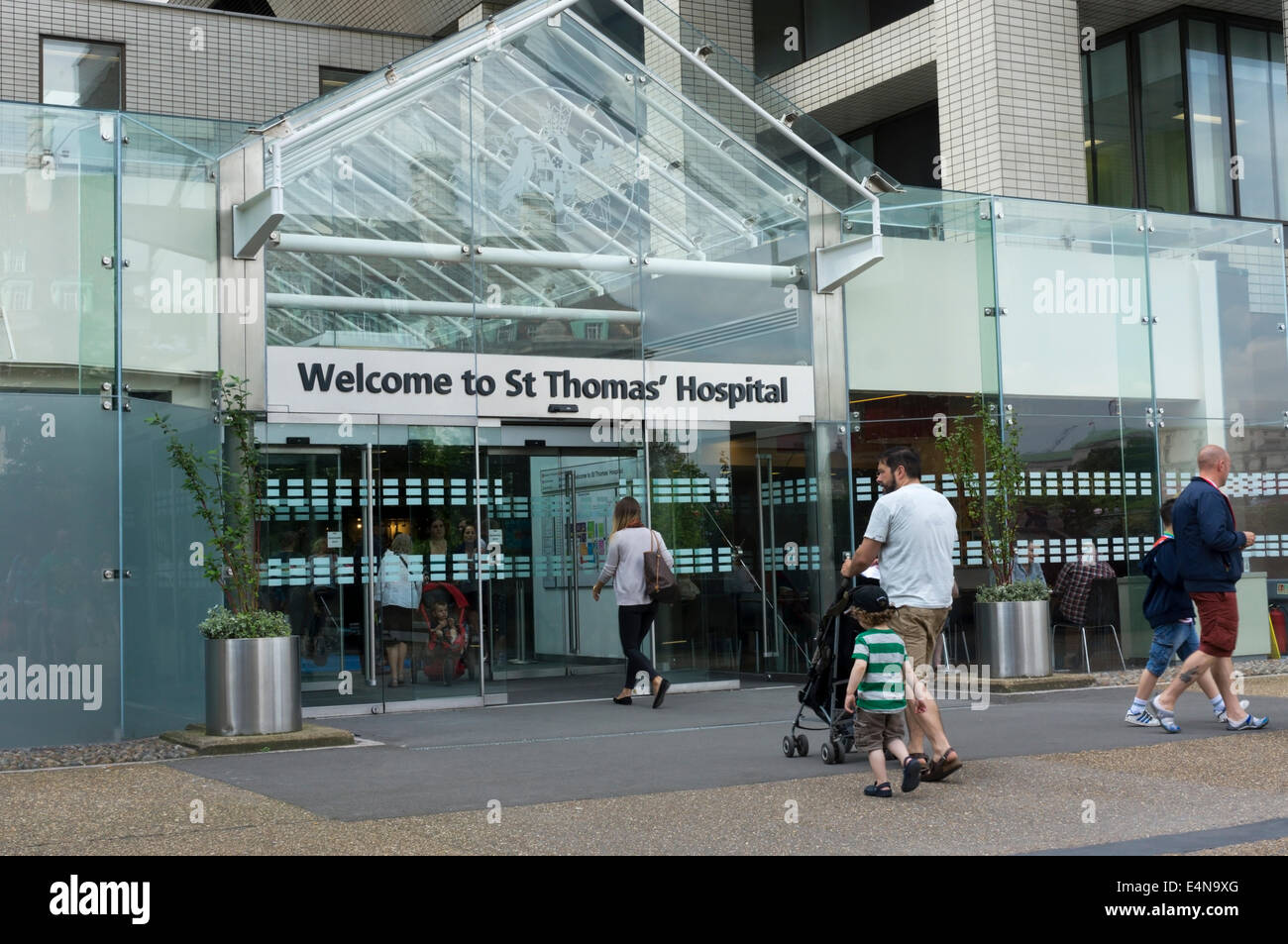 Eingang zum St Thomas' Hospital in London Waterloo. Stockfoto