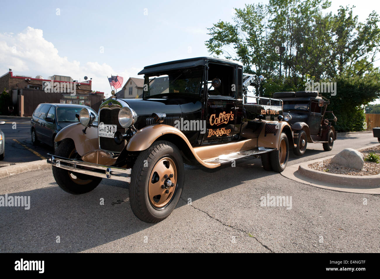 Old oldtimer abschleppwagen abschleppen -Fotos und -Bildmaterial in ...