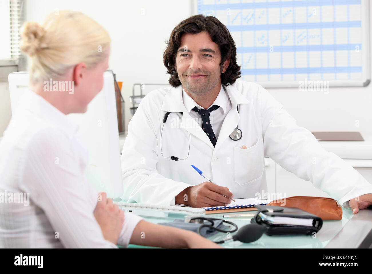 Fragen sie einen arzt -Fotos und -Bildmaterial in hoher Auflösung – Alamy