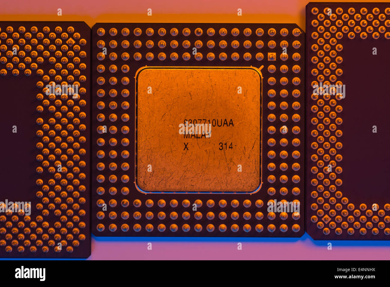 Ältere Intel/AMD PC-Prozessoren Übersicht gold Pinbelegung (versetzte PGA) Vereinbarungen über die verschiedenen Designs. Stockfoto